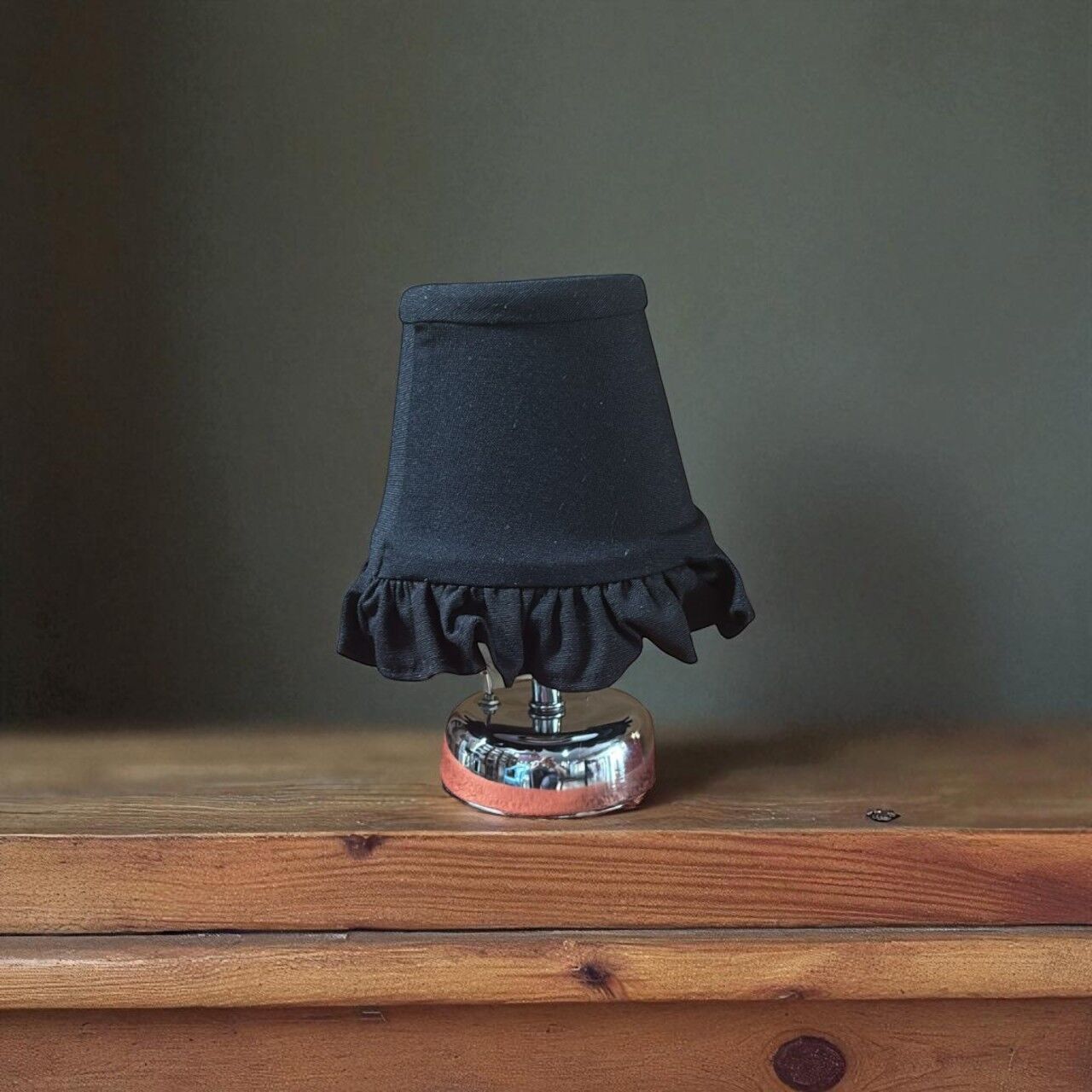 Siyah Fırfırlı Abajur