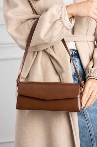 Sert Kapaklı El Çantası